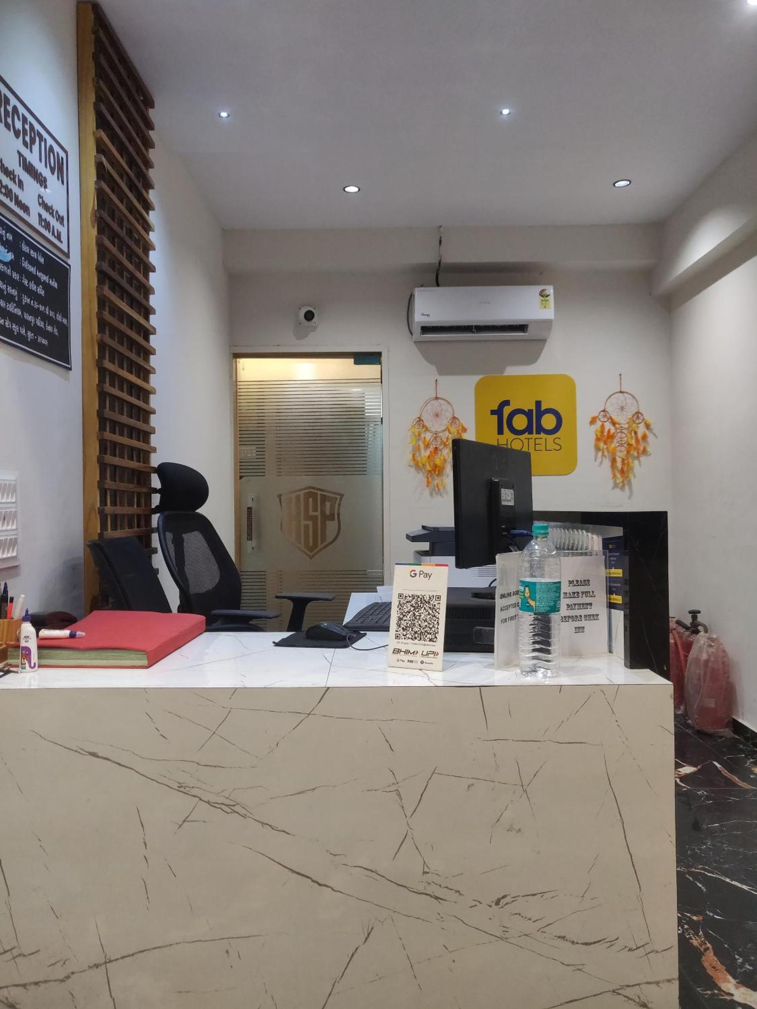 Hotel Sky Palace Adajan Сурат Екстериор снимка